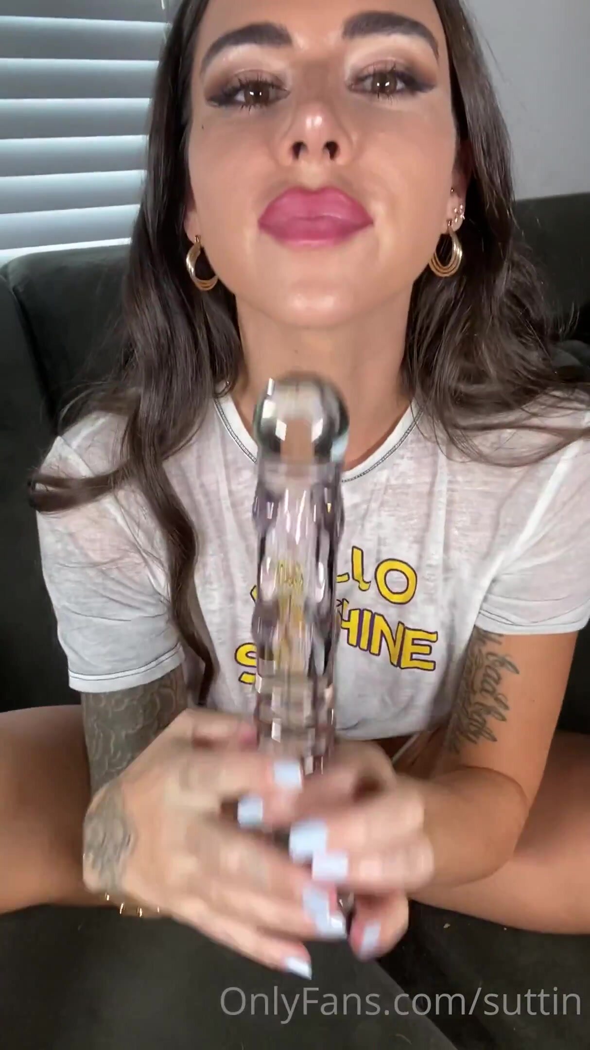 Suttin dildo glass